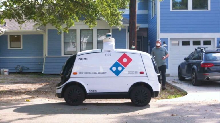 Как беспилотные автомобили Domino обеспечивают доставку пиццы в будущем