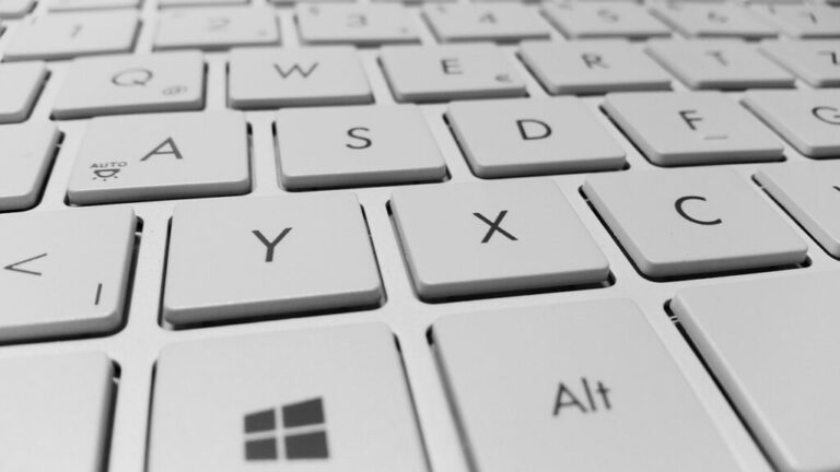 Как исправить клавиатуру, автоматически использующую сочетания клавиш во время набора текста?