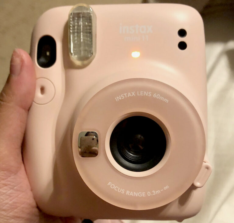 Как исправить мигающий оранжевый свет на камере Instax Mini 11?